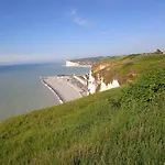 Holiday home Aux 10 Ponts Maison Spacieuse Et Conviviale Au Bord De La Somme La A 30 Min 6 Personnes