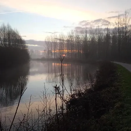 Aux 10 Ponts - Aux Abords Du Fleuve La Somme - La A 30 Min - La Nuit Pour 6 Voyageurs *