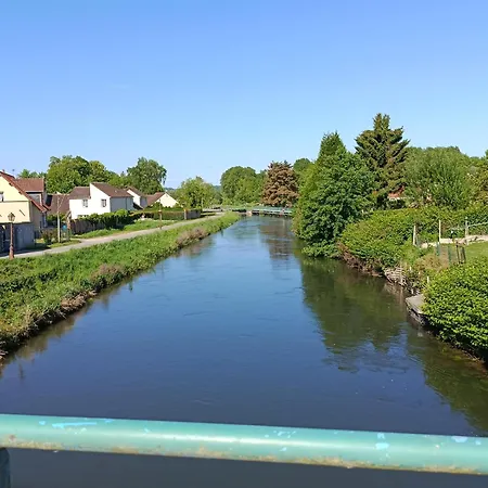Aux 10 Ponts - Aux Abords Du Fleuve La Somme - La A 30 Min - La Nuit Pour 6 Voyageurs Holiday home
