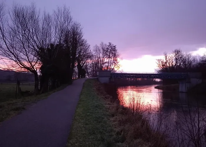 Aux 10 Ponts Maison Spacieuse Et Conviviale Au Bord De La Somme La A 30 Min 6 Personnes Pont-Remy
