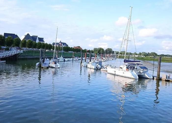 Holiday home Aux 10 Ponts Maison Spacieuse Et Conviviale Au Bord De La Somme La A 30 Min 6 Personnes *