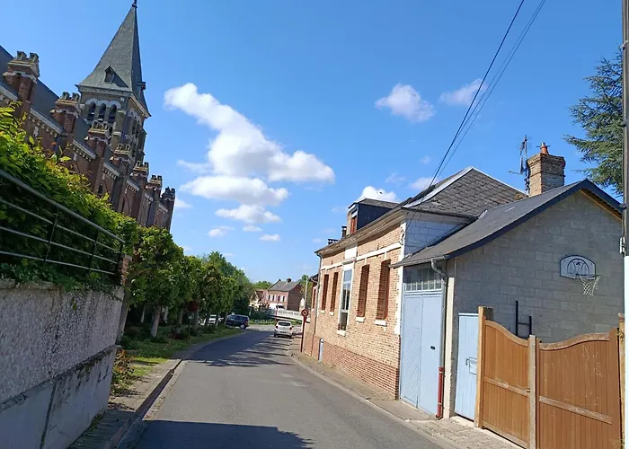 Holiday home Aux 10 Ponts Maison Spacieuse Et Conviviale Au Bord De La Somme La A 30 Min 6 Personnes