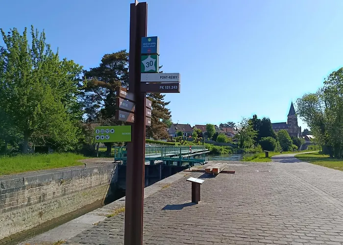 Holiday home Aux 10 Ponts Maison Spacieuse Et Conviviale Au Bord De La Somme La A 30 Min 6 Personnes Pont-Remy