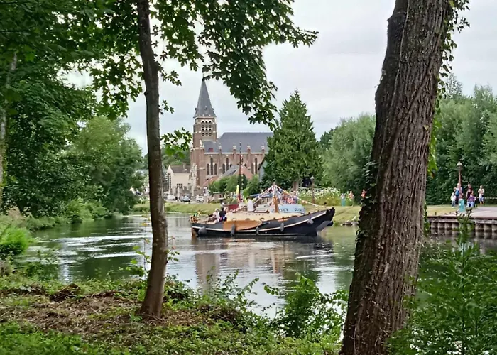 Holiday home Aux 10 Ponts Maison Spacieuse Et Conviviale Au Bord De La Somme La A 30 Min 6 Personnes