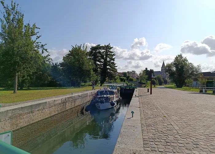 Aux 10 Ponts Maison Spacieuse Et Conviviale Au Bord De La Somme La A 30 Min 6 Personnes Holiday home *